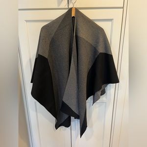 J McLaughlin Geometric Wrap. One size.